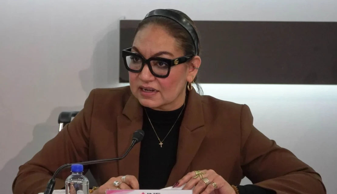 Renuncia Claudia Arlett Espino, Secretaria Ejecutiva del INE y nombran a Roberto Félix