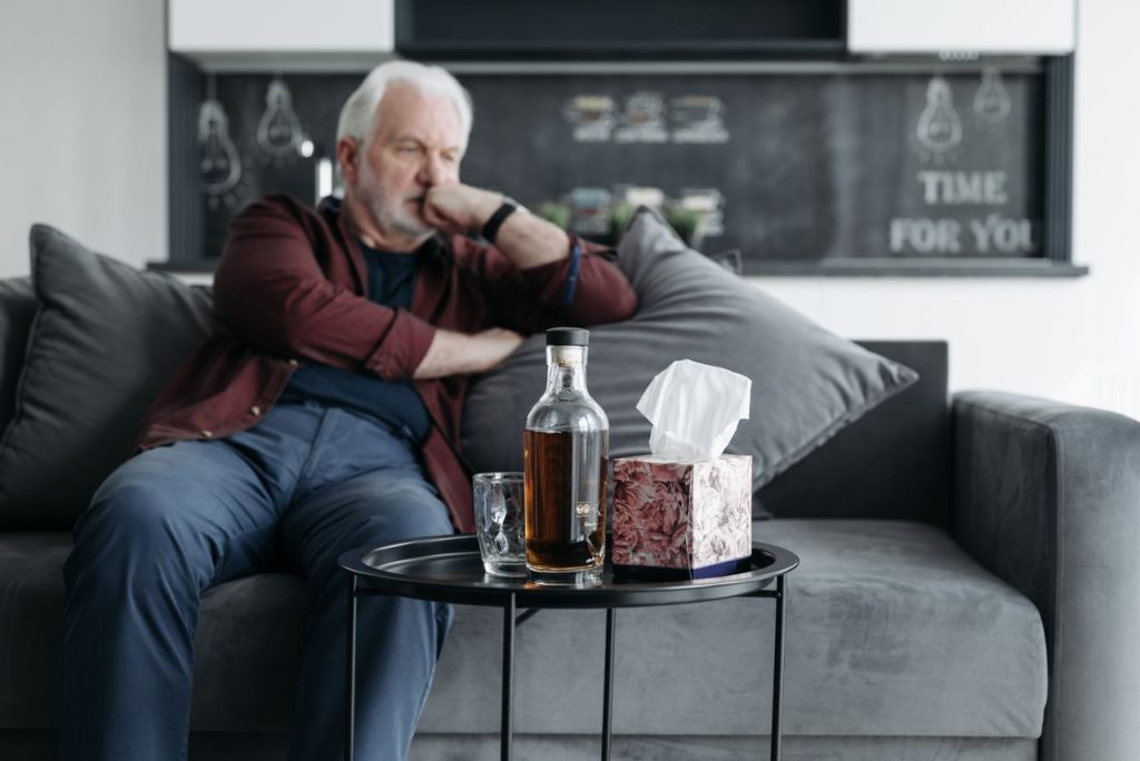 Gen Z vs Baby Boomers: ¿Quién redujo más el consumo de alcohol?