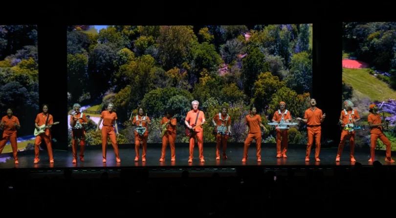 david-byrne-who-is-the-sky-teatro-metropolitan-resena-concierto