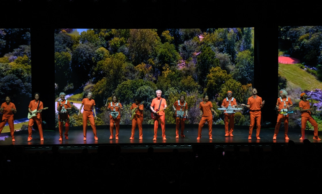 david-byrne-who-is-the-sky-teatro-metropolitan-resena-concierto