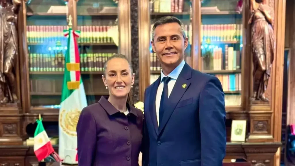 Director de Birmex compró dos departamentos de contado por 22 mdp y anduvo de pata de perro por el mundo