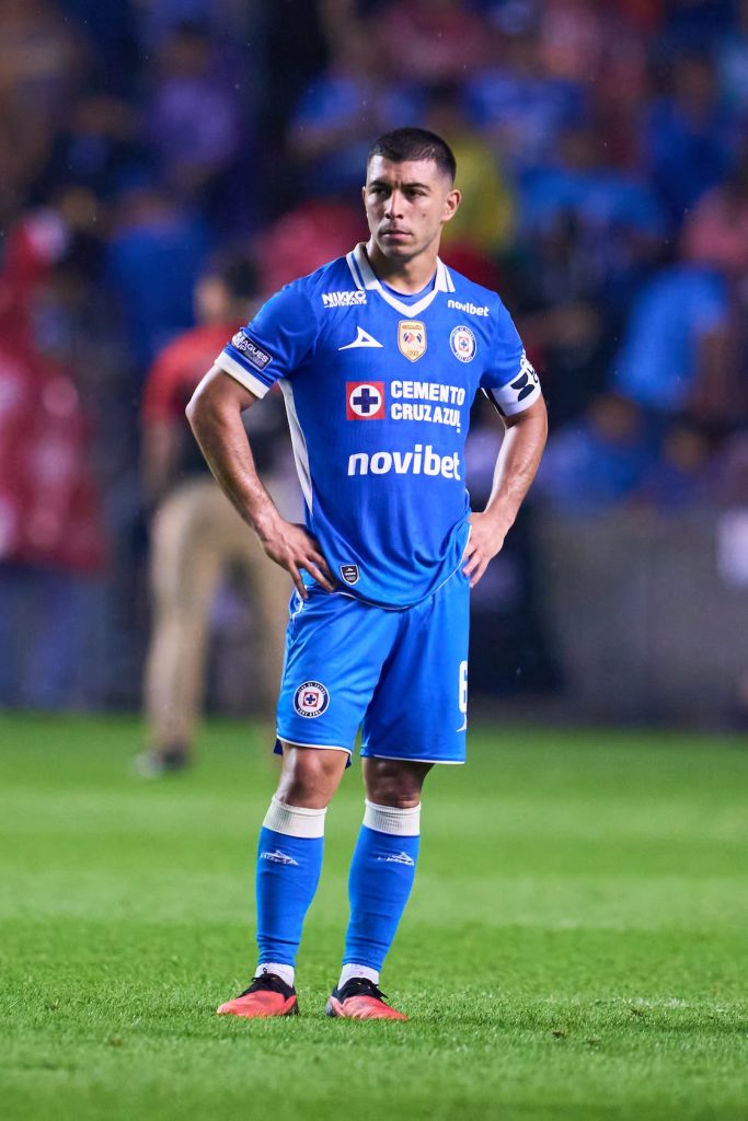 Erik Lira se queda en Cruz Azul