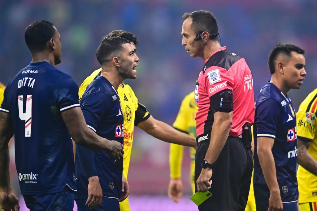 Erk Lira frente al América