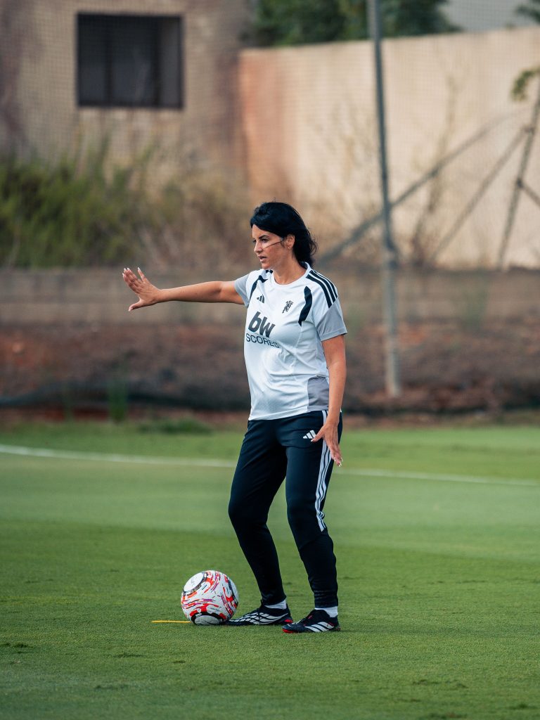 Eva Olid, entrenadora del Manchester United