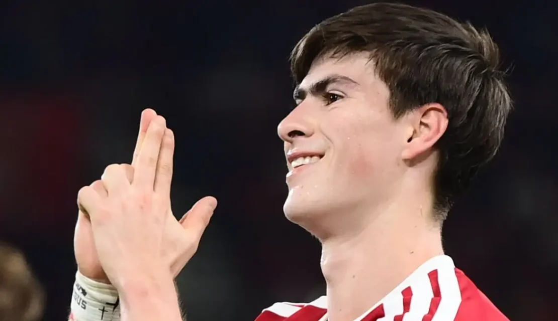 ‘Hormiga’ González se luce con doblete en su primer partido titular con el Olympiacos