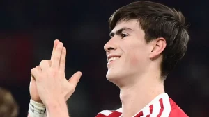 'Hormiga' González se luce con gol en su primer partido titular con el Olympiacos