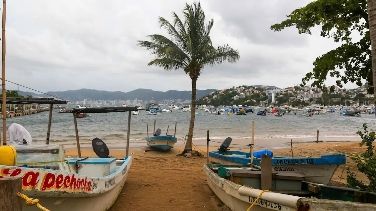 Huracán Polo baja a categoría 4 con lluvias en Jalisco, Michoacán, Guerrero y Oaxaca
