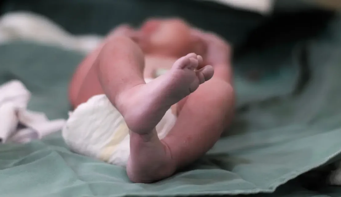 IMSS entrega dos bebés recién nacidas a familias diferentes y ofrece “disculpas por el grave error”