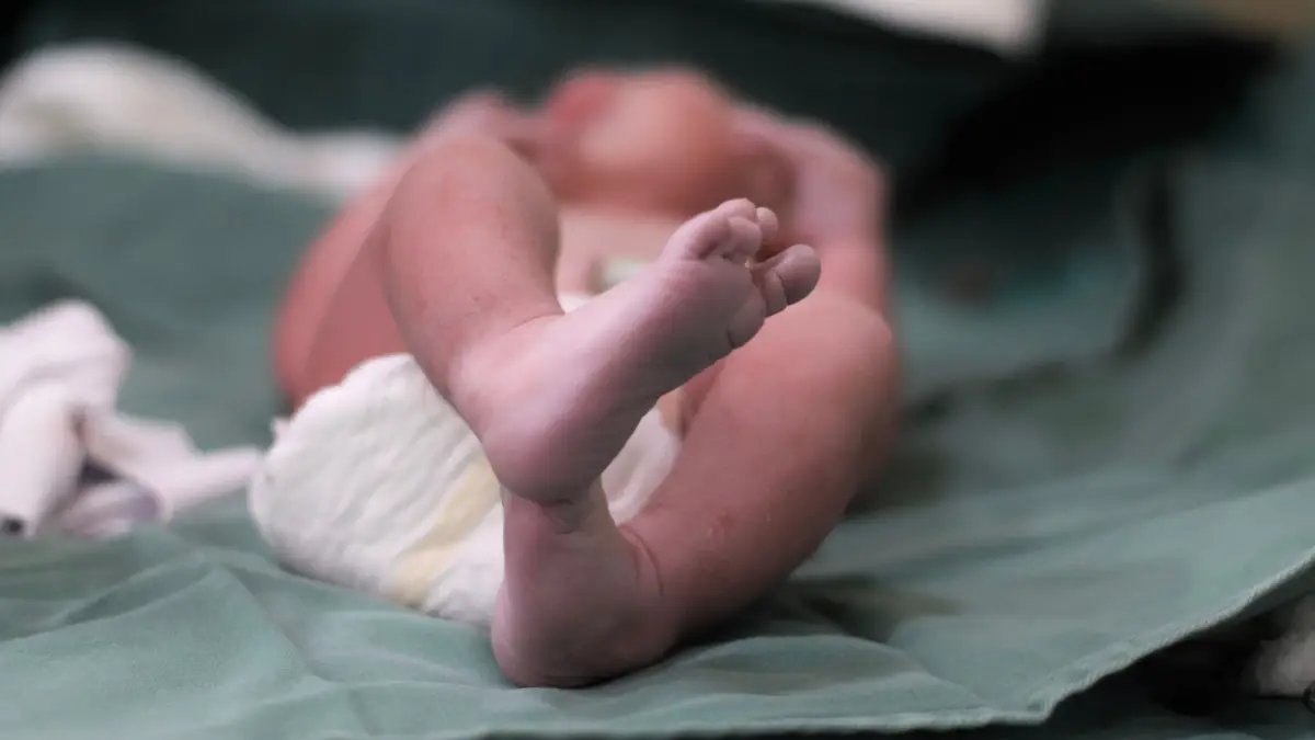 IMSS entrega dos bebés recién nacidas a familias diferentes y ofrece "disculpas por el grave error"