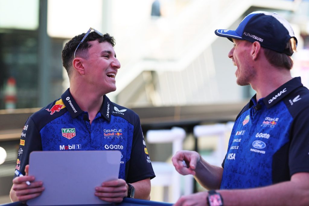 Isack Hadjar y Max Verstappen
