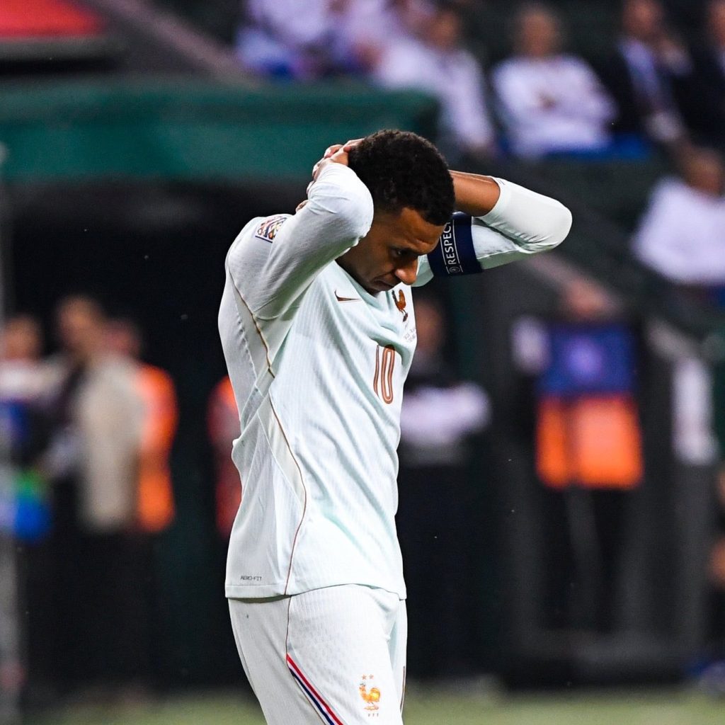 Mbappé salió lesionado con Francia