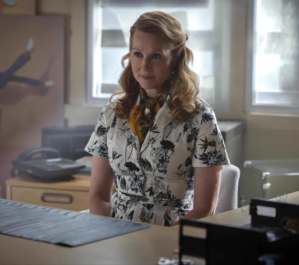 Laura Linney como una Guardiana en 'Lanterns'