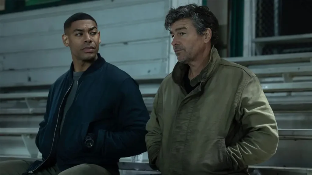Aaron Pierre y Kyle Chandler en Lanterns (2026) // Foto: IMDb