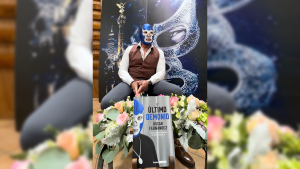 Blue Demon Jr. presentando su libro autobiográfico El Último Demonio.