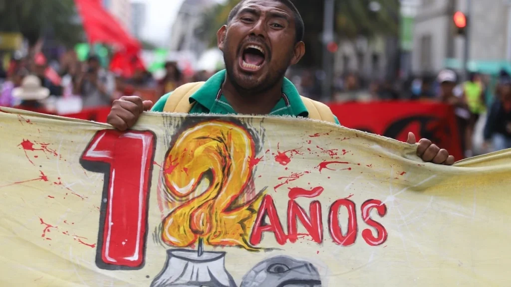"12 años de lucha": Ruta, calles cerradas y horario de la marcha por Ayotzinapa en CDMX