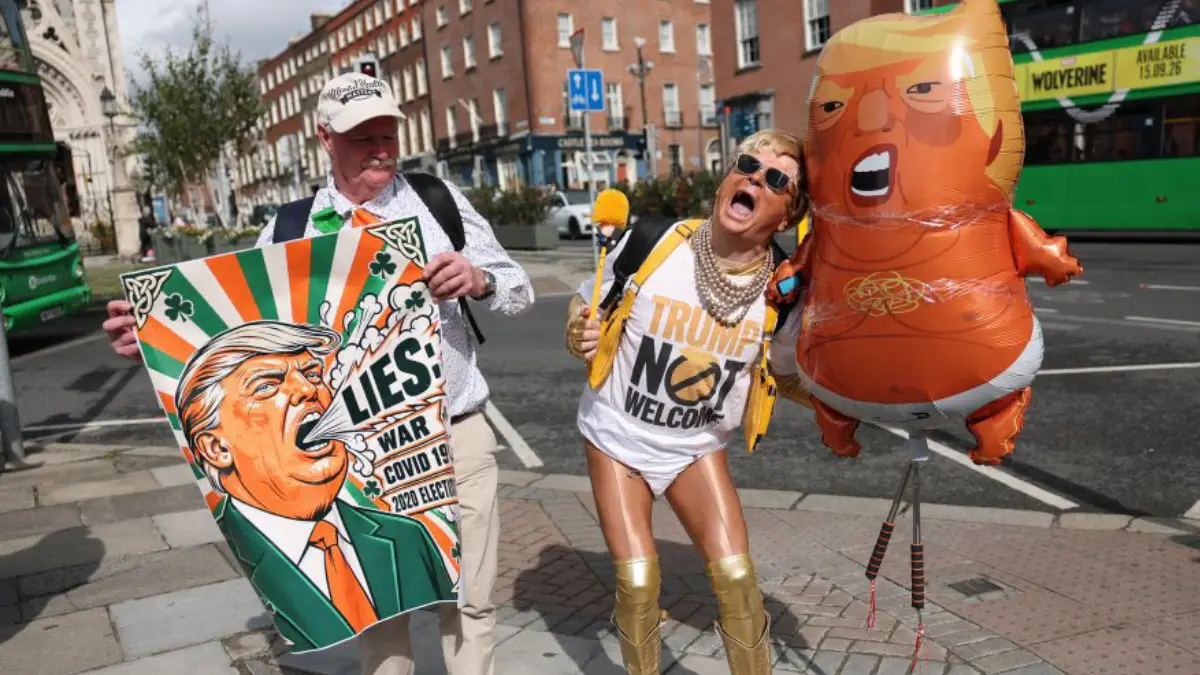 No les gustó su llegada: Miles de personas se manifiestan en Dublín por la visita de Trump