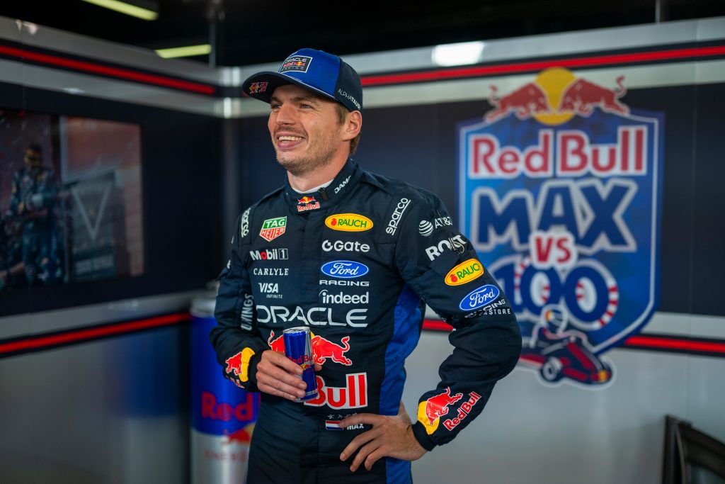 Así fue la victoria de Max Verstappen vs 100 karts