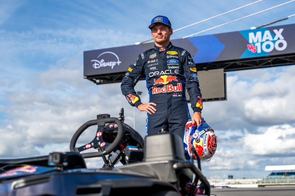 Así fue la victoria de Max Verstappen vs 100 karts