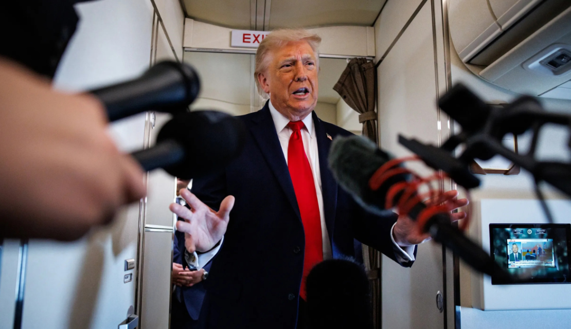 ¿Quién pega más fuerte? Medios de comunicación demandan a Trump y suspenden coberturas en la Casa Blanca