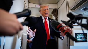 ¿Quién pega más fuerte? Medios de comunicación demandan a Trump y suspenden coberturas en la Casa Blanca