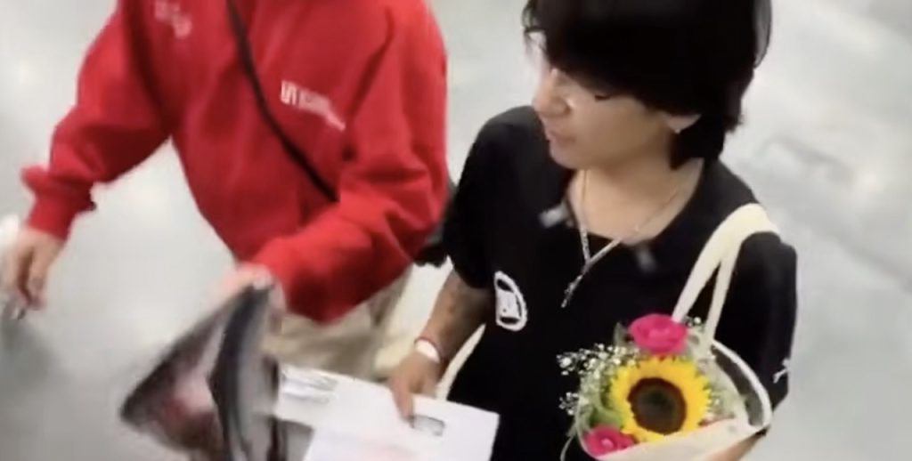 imagen del fan de mon laferte que buscaba un autografo