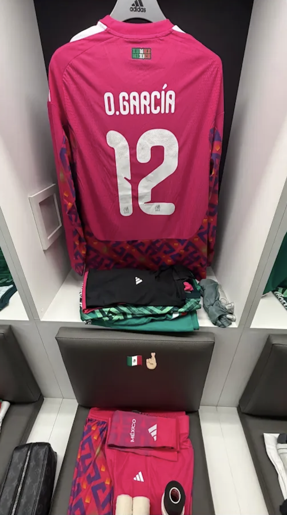 Oscar García en su debut con México