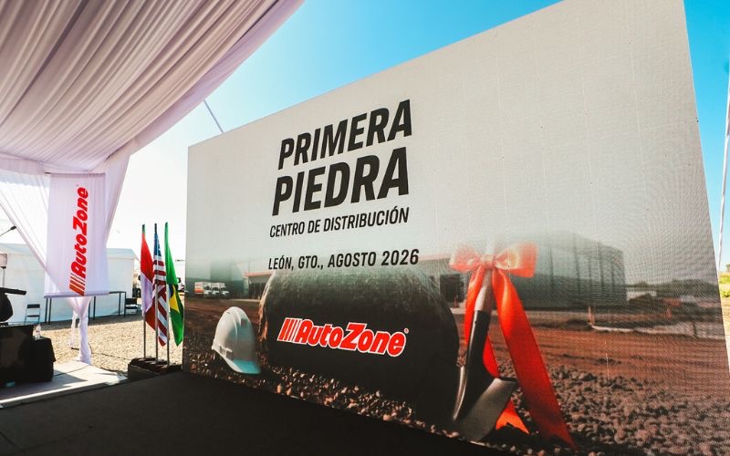 primera-piedra-cedis-guanajuato-autozone