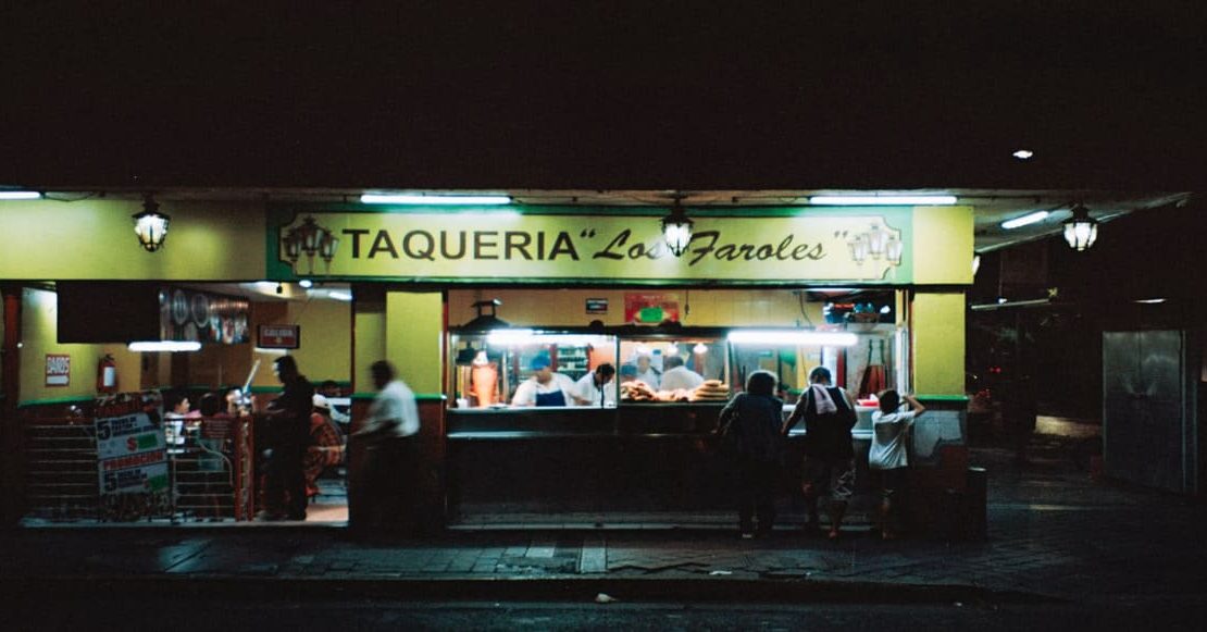 Pregunta rara: ¿Decir “provecho” a un desconocido en México es de mala educación?