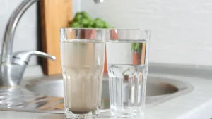 ¿Agua amarillenta, negra y con olor a caño? Esto está pasando con el líquido vital en Guadalajara