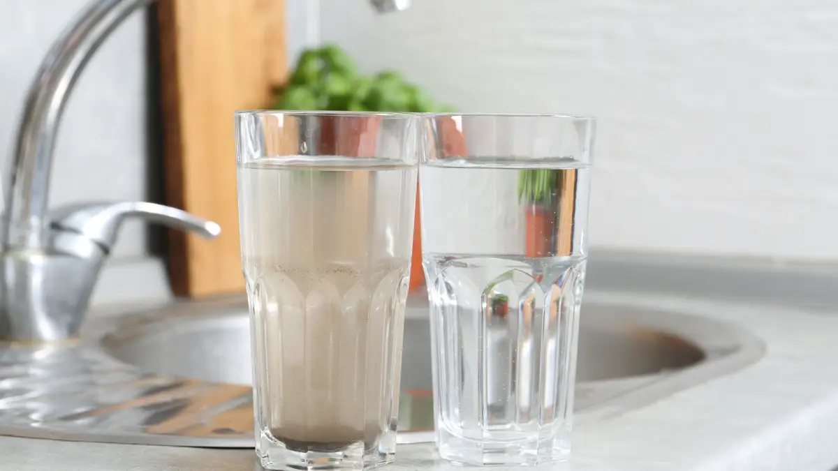 ¿Agua amarillenta, negra y con olor a caño? Esto está pasando con el líquido vital en Guadalajara