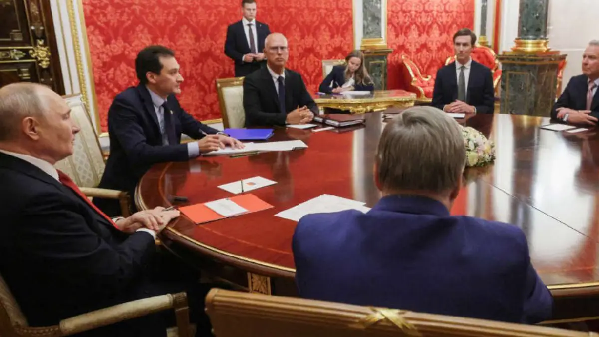 ¿Se acabó? Vladimir Putin se reúne con emisarios de EU para dialogar sobre el fin de la guerra