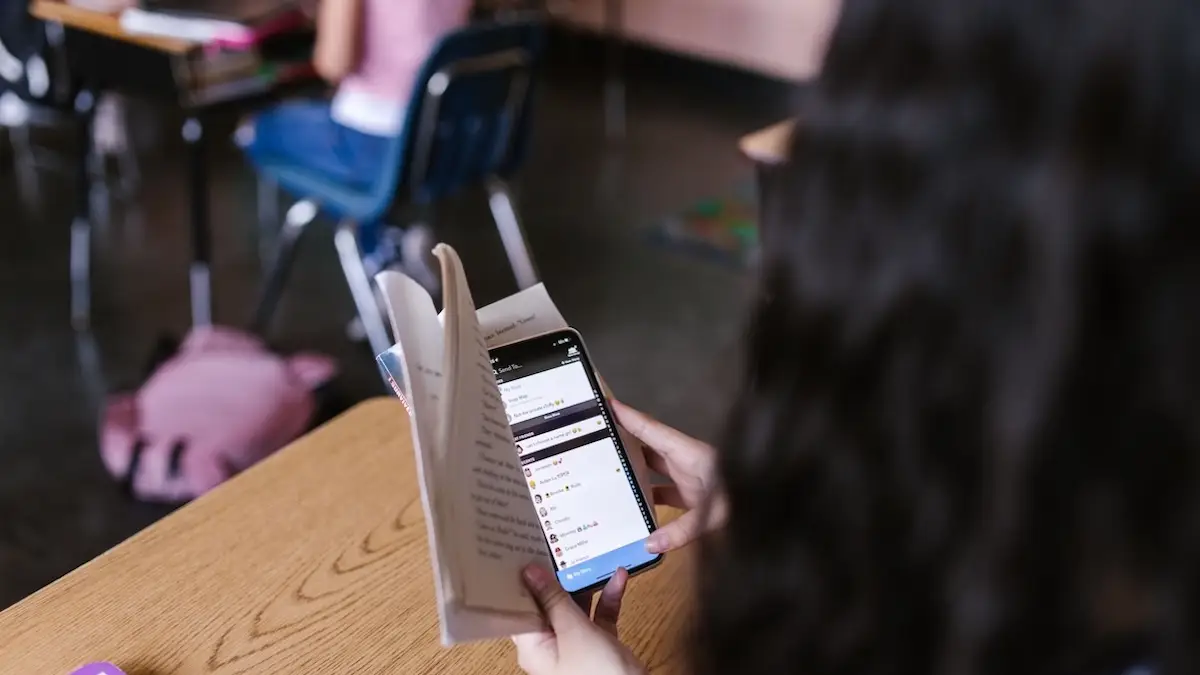 81% de los maestros dice “sí” a la regulación del uso de celulares en las escuelas