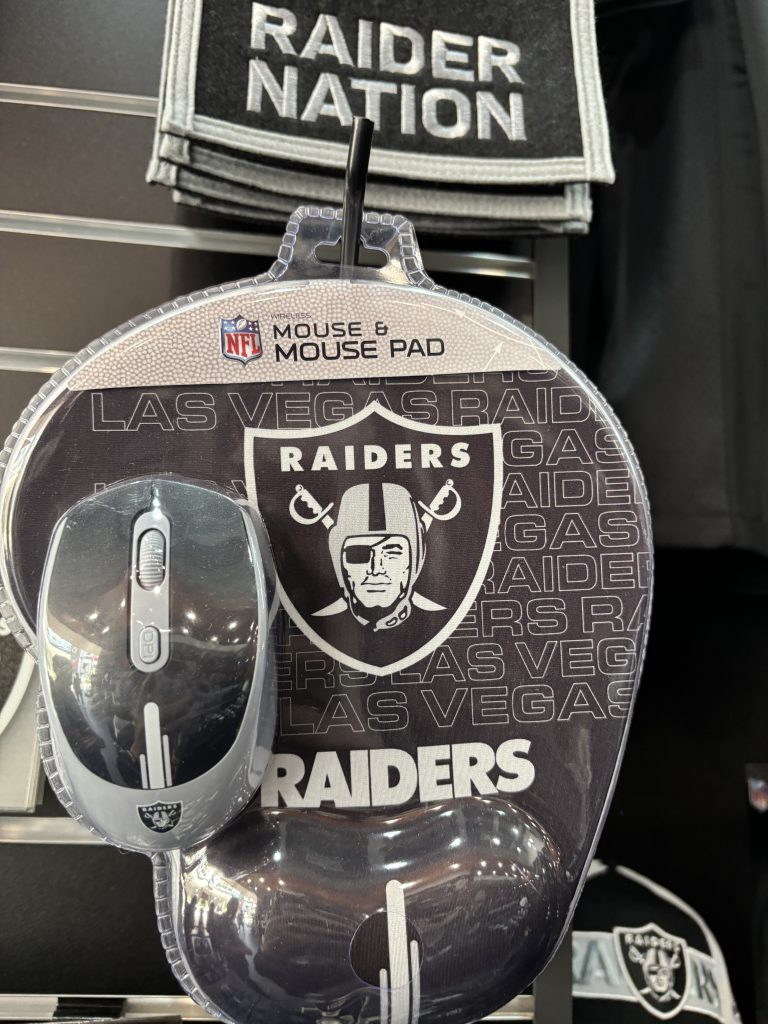 Primera tienda de Raiders en México