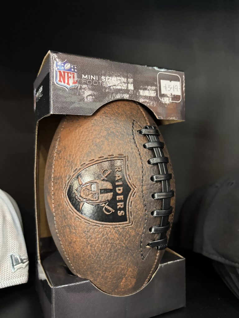 Primera tienda de Raiders en México