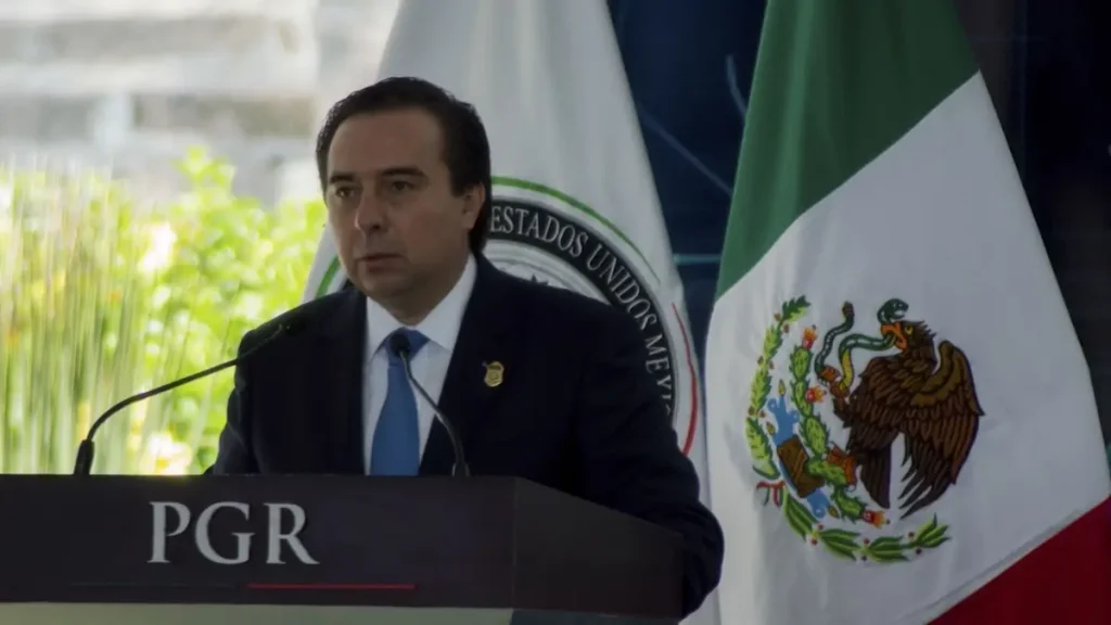 8 exfuncionarios investigados por el caso Ayotzinapa