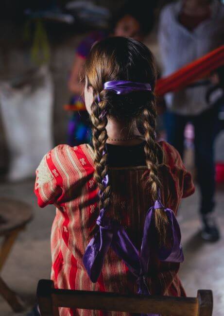 Larga vida a las trenzas: El arte de tejer el pelo mientras vemos el tiempo pasar