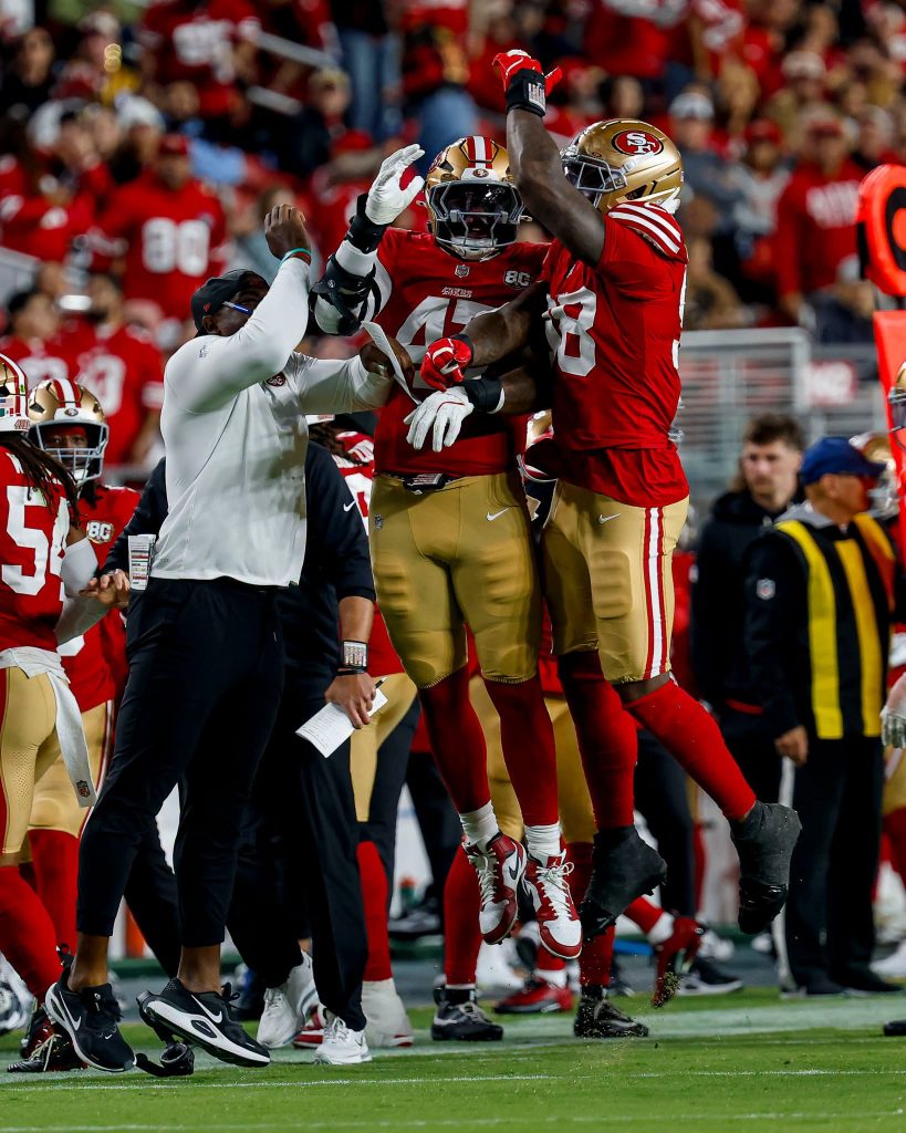 Los 49ers marchan invictos en la temporada