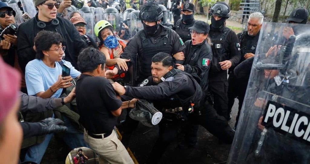 CNDH investiga tortura y abuso policial contra manifestantes en Jalisco