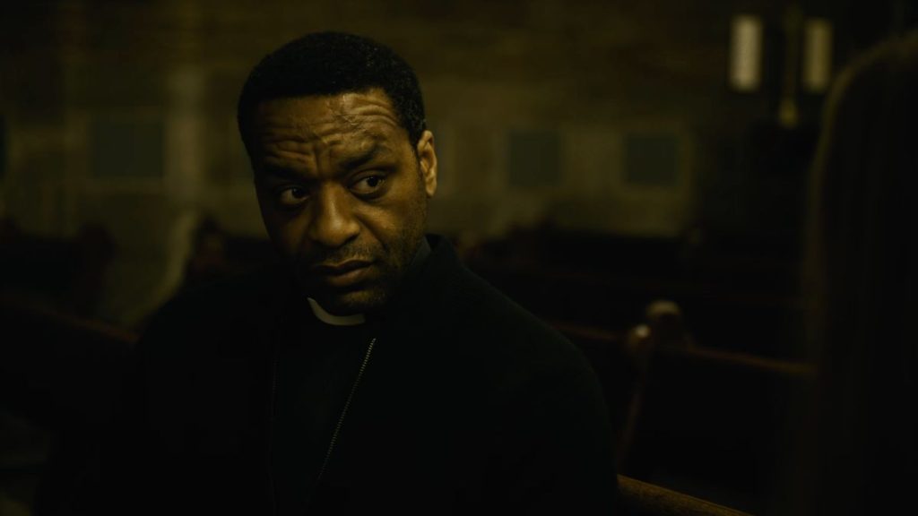Chiwetel Ejiofor en El exorcista: Mártires