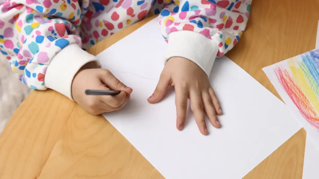 Acusan a maestro de presunto acoso luego de pedir de tarea realizar un croquis