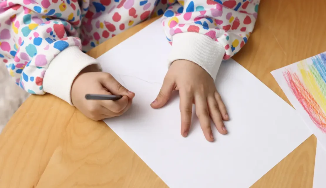 Acusan a maestro de presunto acoso luego de pedir de tarea realizar un croquis