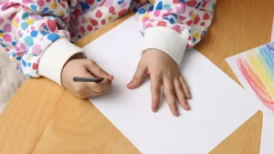 Acusan a maestro de presunto acoso luego de pedir de tarea realizar un croquis