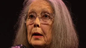 La poeta canadiense Anne Carson gana el Premio Nobel de Literatura 2026