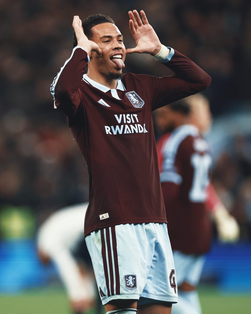 Aston Villa es líder de la Champions