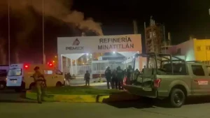 Lo que sabemos del ataque en la refinería de Pemex en Minatitlán