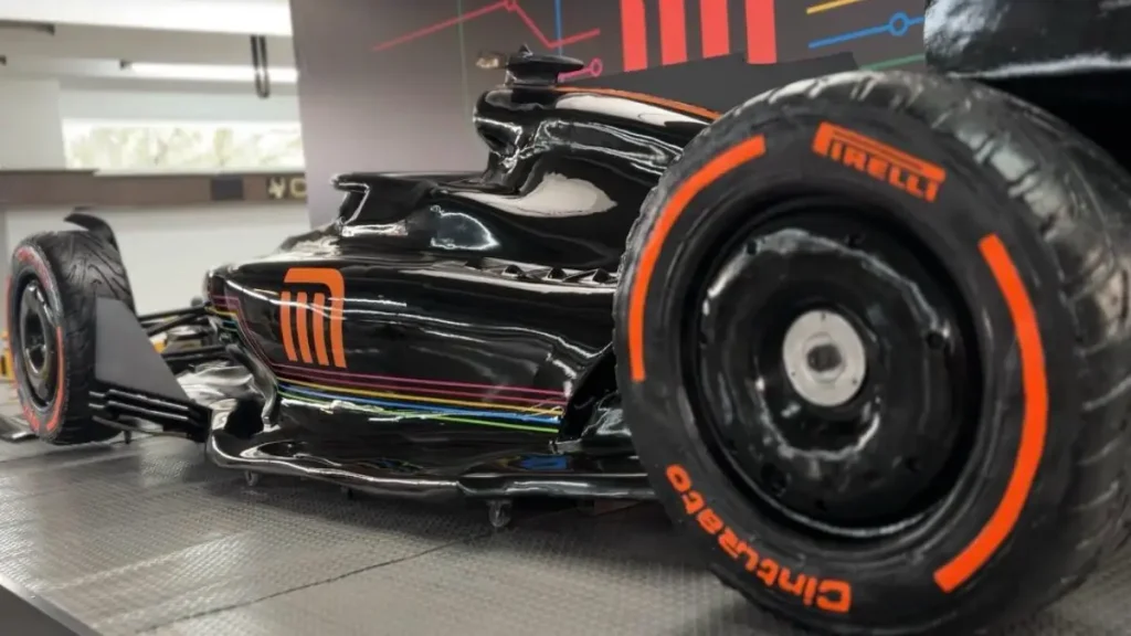 ¡Aguas, Checo! Metro de CDMX presume un auto de Fórmula 1 en una de sus estaciones