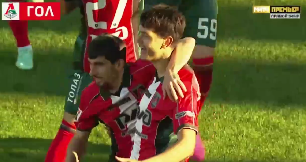 César Montes se reencuentra con el gol mientras Johan Vásquez mete autogol