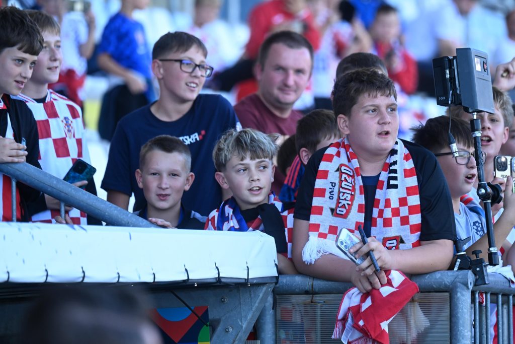 Croacia sufre la peor derrota de su historia y decepciona a miles de niños