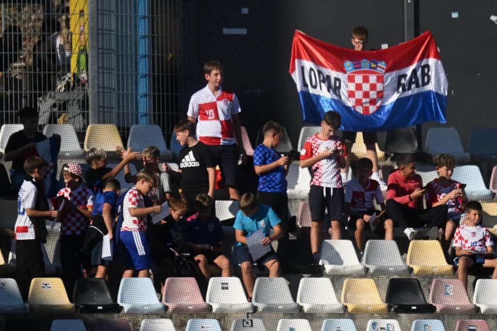 Croacia sufre la peor derrota de su historia y decepciona a miles de niños