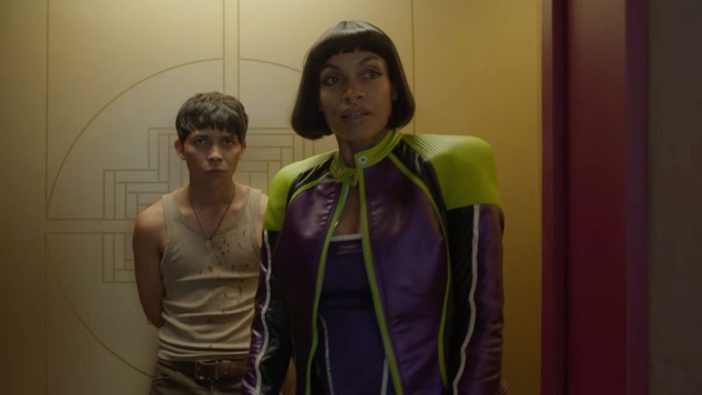 Rosario Dawson y Juan Daniel García Treviño en el tráiler de Campeón gabacho